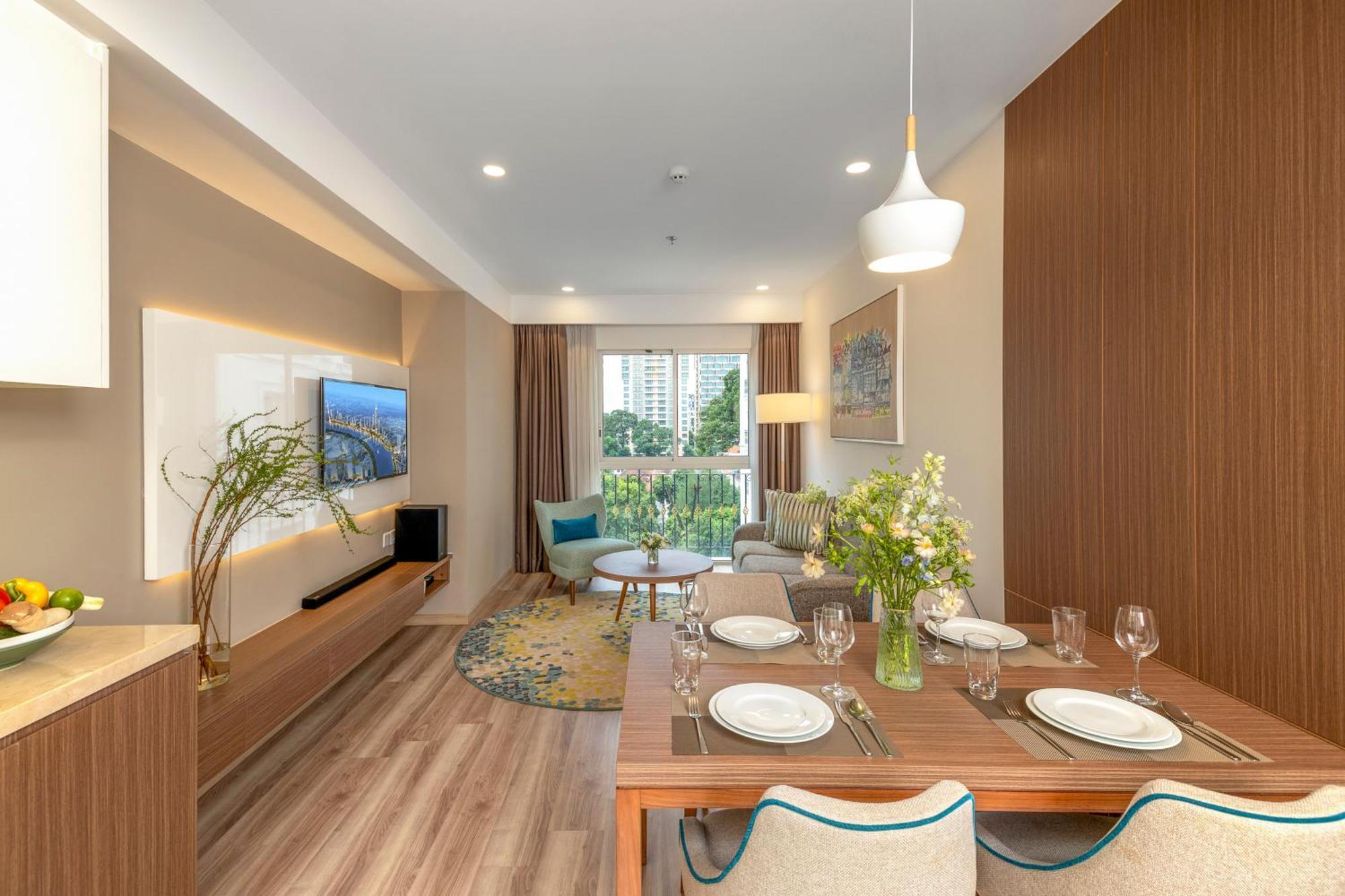 T-ritz Saigon & Khách sạn hẻo lánh 4*