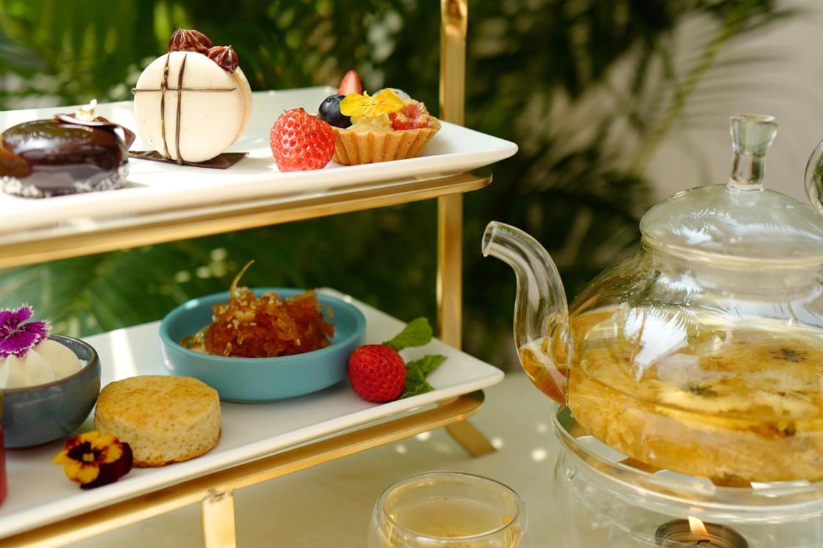 Khách sạn hẻo lánh T-ritz Saigon & 4*